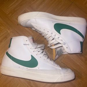 Men’s Nike blazers, size 9.5 white and green in good condition